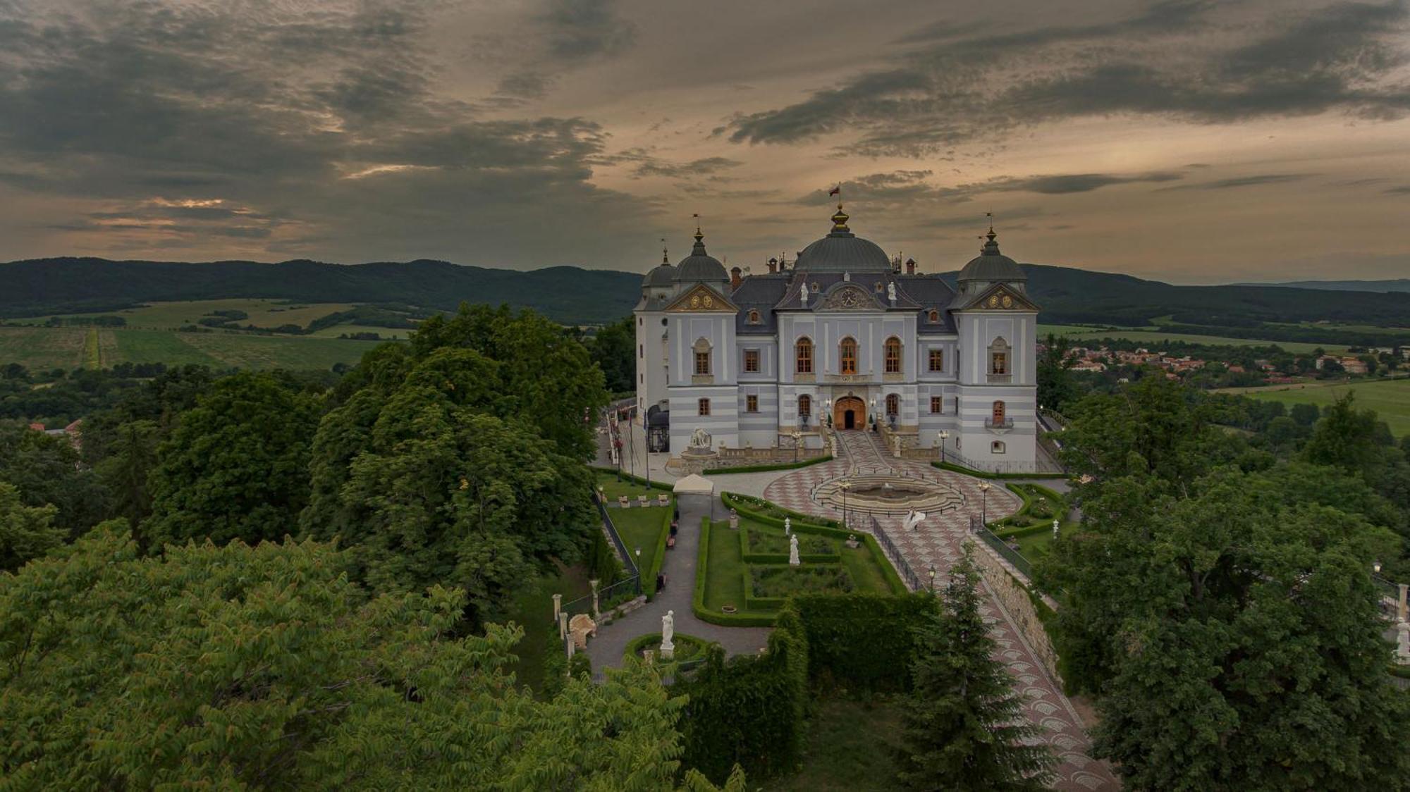 Galicia Nueva, Castle Hotel Lucenec Exterior photo