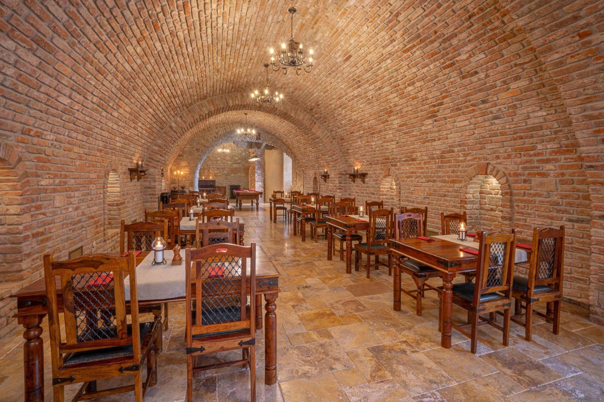 Galicia Nueva, Castle Hotel Lucenec Exterior photo