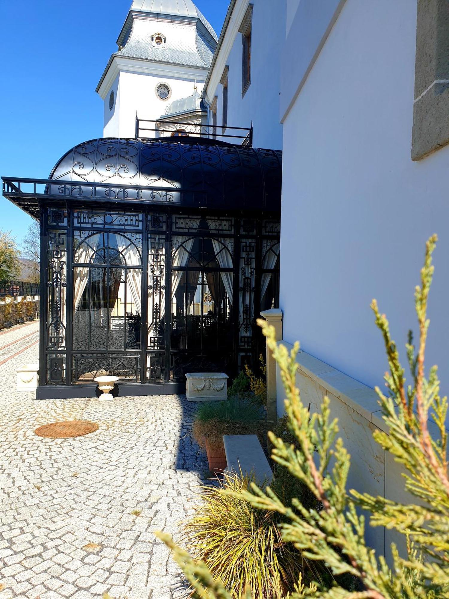 Galicia Nueva, Castle Hotel Lucenec Exterior photo